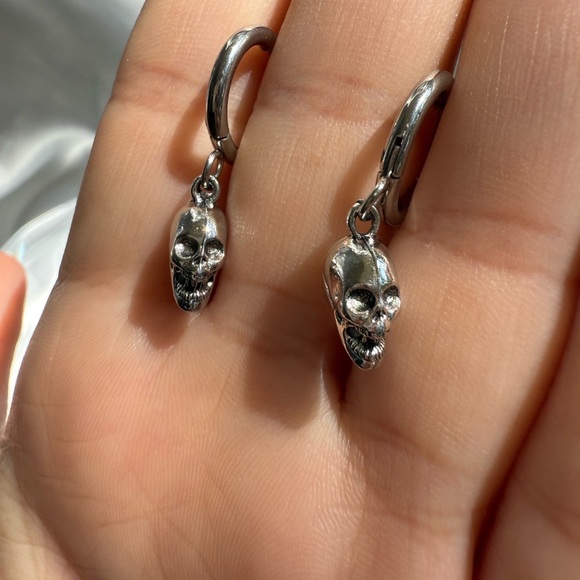 Halloween gothic vintage black Silver Skull Hoop Earrings - Picture 9 of 9